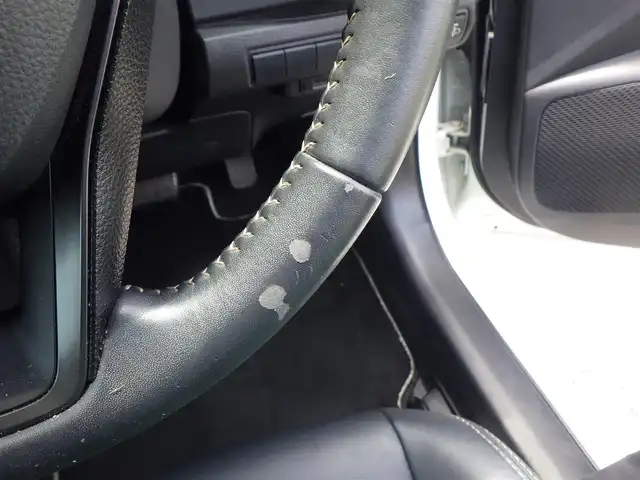 トヨタ カローラツーリング ダブルバイビー 千葉県 2019(令1)年 4.7万km ホワイトパールクリスタルシャイン Toyota Safety Sense/・プリクラッシュセーフティ/・レーンディパーチャーアラート/・オートハイビーム/・レーダークルーズコントロール/・ブラインドスポットモニター/ハーフレザーシート/9インチ純正コネクティッドナビ/【Bluetooth接続】/バックカメラ/ドライブレコーダー/革巻きステアリング/ステアリングスイッチ/ETC/LEDヘッドライト/LEDフォグライト/ウインカーミラー/クリアランスソナー/純正17インチアルミホイル/サイド/カーテンエアバッグ/スマートキー