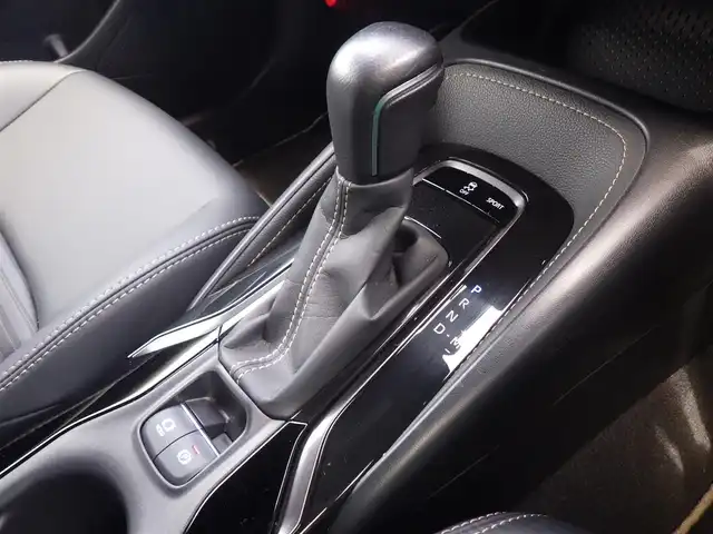 トヨタ カローラツーリング ダブルバイビー 千葉県 2019(令1)年 4.7万km ホワイトパールクリスタルシャイン Toyota Safety Sense/・プリクラッシュセーフティ/・レーンディパーチャーアラート/・オートハイビーム/・レーダークルーズコントロール/・ブラインドスポットモニター/ハーフレザーシート/9インチ純正コネクティッドナビ/【Bluetooth接続】/バックカメラ/ドライブレコーダー/革巻きステアリング/ステアリングスイッチ/ETC/LEDヘッドライト/LEDフォグライト/ウインカーミラー/クリアランスソナー/純正17インチアルミホイル/サイド/カーテンエアバッグ/スマートキー