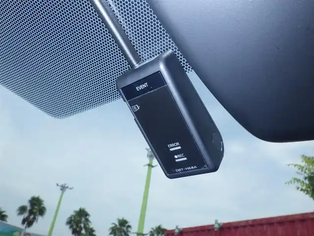 トヨタ カローラツーリング ダブルバイビー 千葉県 2019(令1)年 4.7万km ホワイトパールクリスタルシャイン Toyota Safety Sense/・プリクラッシュセーフティ/・レーンディパーチャーアラート/・オートハイビーム/・レーダークルーズコントロール/・ブラインドスポットモニター/ハーフレザーシート/9インチ純正コネクティッドナビ/【Bluetooth接続】/バックカメラ/ドライブレコーダー/革巻きステアリング/ステアリングスイッチ/ETC/LEDヘッドライト/LEDフォグライト/ウインカーミラー/クリアランスソナー/純正17インチアルミホイル/サイド/カーテンエアバッグ/スマートキー