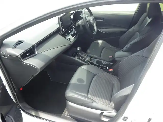 トヨタ カローラツーリング ダブルバイビー 千葉県 2019(令1)年 4.7万km ホワイトパールクリスタルシャイン Toyota Safety Sense/・プリクラッシュセーフティ/・レーンディパーチャーアラート/・オートハイビーム/・レーダークルーズコントロール/・ブラインドスポットモニター/ハーフレザーシート/9インチ純正コネクティッドナビ/【Bluetooth接続】/バックカメラ/ドライブレコーダー/革巻きステアリング/ステアリングスイッチ/ETC/LEDヘッドライト/LEDフォグライト/ウインカーミラー/クリアランスソナー/純正17インチアルミホイル/サイド/カーテンエアバッグ/スマートキー