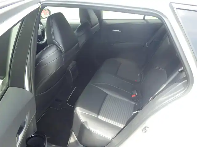 トヨタ カローラツーリング ダブルバイビー 千葉県 2019(令1)年 4.7万km ホワイトパールクリスタルシャイン Toyota Safety Sense/・プリクラッシュセーフティ/・レーンディパーチャーアラート/・オートハイビーム/・レーダークルーズコントロール/・ブラインドスポットモニター/ハーフレザーシート/9インチ純正コネクティッドナビ/【Bluetooth接続】/バックカメラ/ドライブレコーダー/革巻きステアリング/ステアリングスイッチ/ETC/LEDヘッドライト/LEDフォグライト/ウインカーミラー/クリアランスソナー/純正17インチアルミホイル/サイド/カーテンエアバッグ/スマートキー