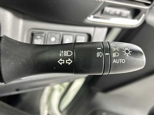 日産 セレナ e－パワー ハイウェイスター V 沖縄県 2018(平30)年 4万km ブリリアントホワイトパール 禁煙車/県外仕入れ/純正9インチナビ/　フルセグ　Bluetooth DVD再生　ＳＤ/フリップダウンモニター/セーフティパック/エマージェンシーブレーキ/アラウンドビューモニター/クルーズコントロール/両側パワースライドドア/前席シートヒーター/オートステップ/ステアリングヒーター/ビルトインＥＴＣ/純正ドライブレコーダー/コーナーセンサー/純正フロアマット/ドアバイザー/スペアキー