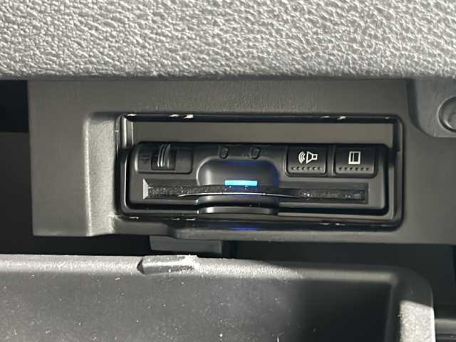 日産 セレナ e－パワー ハイウェイスター V 沖縄県 2018(平30)年 4万km ブリリアントホワイトパール 禁煙車/県外仕入れ/純正9インチナビ/　フルセグ　Bluetooth DVD再生　ＳＤ/フリップダウンモニター/セーフティパック/エマージェンシーブレーキ/アラウンドビューモニター/クルーズコントロール/両側パワースライドドア/前席シートヒーター/オートステップ/ステアリングヒーター/ビルトインＥＴＣ/純正ドライブレコーダー/コーナーセンサー/純正フロアマット/ドアバイザー/スペアキー