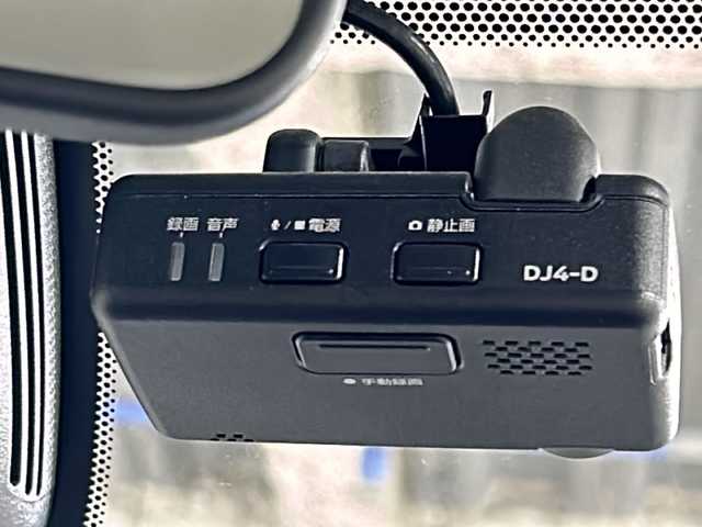 日産 セレナ e－パワー ハイウェイスター V 沖縄県 2018(平30)年 4万km ブリリアントホワイトパール 禁煙車/県外仕入れ/純正9インチナビ/　フルセグ　Bluetooth DVD再生　ＳＤ/フリップダウンモニター/セーフティパック/エマージェンシーブレーキ/アラウンドビューモニター/クルーズコントロール/両側パワースライドドア/前席シートヒーター/オートステップ/ステアリングヒーター/ビルトインＥＴＣ/純正ドライブレコーダー/コーナーセンサー/純正フロアマット/ドアバイザー/スペアキー
