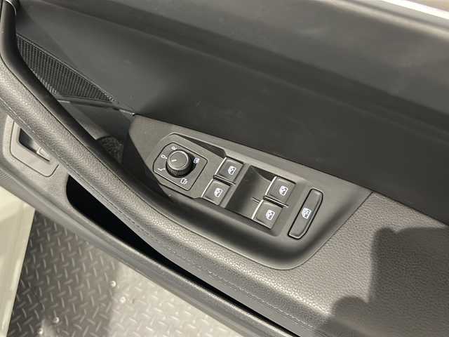 フォルクスワーゲン パサート ヴァリアント TDI エレガンス 新潟県 2018(平30)年 4.5万km ピュアホワイト TDI エレガンスライン/Volkswagenオールイン・セーフティ/・アダプティブクルーズコントロール/・レーンキープアシスト/・渋滞時追従支援システム/・レーンチェンジアシスト/・スタティックコーナリングライト/・パークディスタンスコントロール/・オプティカルパーキングシステム/・リアトラフィックアラート/・プリクラッシュブレーキシステム/・プロアクティブ・オキュバント・プロテクション/DiscoverProパッケージ/・リアビューカメラ/・インフォテイメントシステム/【SSDナビ/CD/DVD/BT/フルセグ】/・ETC2.0/LEDヘッドライト【ハイトコントロール】/フォグランプ【F.R】/オートホールド/パワーテールゲート/パドルシフト/フルカラーマルチファクションインジケーター/アルカンターラ＆レザーシート/パワーランバーサポート/社外ドライブレコーダー