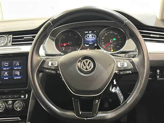 フォルクスワーゲン パサート ヴァリアント TDI エレガンス 新潟県 2018(平30)年 4.5万km ピュアホワイト TDI エレガンスライン/Volkswagenオールイン・セーフティ/・アダプティブクルーズコントロール/・レーンキープアシスト/・渋滞時追従支援システム/・レーンチェンジアシスト/・スタティックコーナリングライト/・パークディスタンスコントロール/・オプティカルパーキングシステム/・リアトラフィックアラート/・プリクラッシュブレーキシステム/・プロアクティブ・オキュバント・プロテクション/DiscoverProパッケージ/・リアビューカメラ/・インフォテイメントシステム/【SSDナビ/CD/DVD/BT/フルセグ】/・ETC2.0/LEDヘッドライト【ハイトコントロール】/フォグランプ【F.R】/オートホールド/パワーテールゲート/パドルシフト/フルカラーマルチファクションインジケーター/アルカンターラ＆レザーシート/パワーランバーサポート/社外ドライブレコーダー