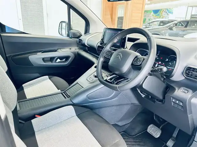 シトロエン ベルランゴ シャイン 大阪府 2022(令4)年 1万km サーブル ガラスルーフ/純正ディスプレイオーディオ/applecarplay/バック・サイドカメラ/ACC/純正16インチAW/クリアランスソナー/ブラインドスポット/ETC/ドラレコ