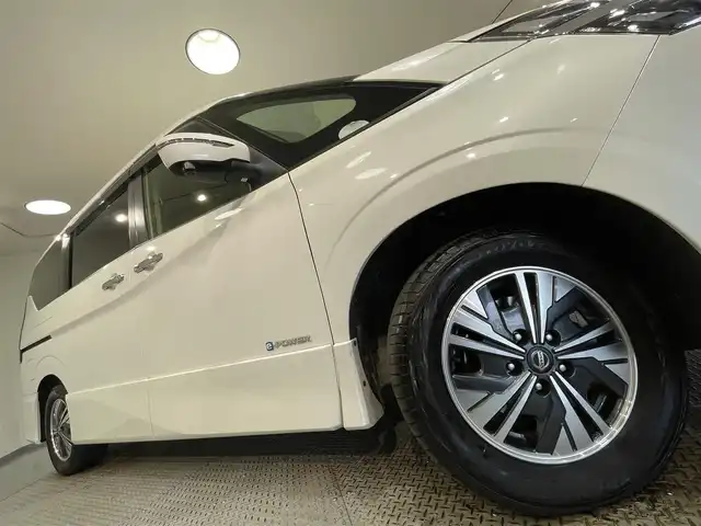 日産 セレナ e－パワー ハイウェイスター V 愛知県 2021(令3)年 5.9万km ブリリアントホワイトパール 純正10インチナビ登録時地図SDなし/（Bluetooth/フルセグTV/SD/CD・DVD再生/FM/AM)/純正フリップダウンモニター/アラウンドビューモニター/プロパイロット/両側パワースライドドア（ハンズフリー）/衝突軽減ブレーキ/ビルトインETC/LEDヘッドライト/LEDフォグランプ/デジタルインナーミラー/ブラインドスポットモニター/ドライブレコーダー/ソナー/車線逸脱警報（LDW)/ハンドル支援/純正フロアマット/後席サンバイザー