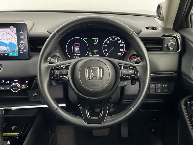 ホンダ ヴェゼル ハイブリッド e:HEV Z 鹿児島県 2021(令3)年 1.8万km ダークモカパール ホンダセンシング/衝突軽減ブレーキ/レーンキープアシスト/レーダークルーズコントロール/オートマチックハイビーム/先行車発進お知らせ機能/標識認識機能/前後コーナーセンサー/ワンオーナー/純正9インチナビ/(BT/AM/FM/Applecraplay/Androidauto/フルセグTV)/禁煙車/純正ビルトインETC2.0/パワーバックドア/ワイヤレス充電/アイドリングストップ/スペアキー/バックカメラ/全方位カメラ/純正18インチアルミホイール/純正フロアマット/純正ラゲッジマット/純正LEDヘッドライト/保証書/取扱説明書