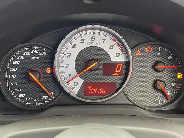 トヨタ ８６ GT 愛知県 2012(平24)年 7.1万km サテンホワイトパール 6速MT/社外ナビ/・フルセグ/・CD/・DVD/・Bluetooth/ETC/Bカメラ/ドライブレコーダー前後/MOMOステアリング/社外18インチAW/純正フロアマット/スマートキー/オートライト/HIDヘッドライト/Pスタート/三点エアバック/横滑り防止装置
