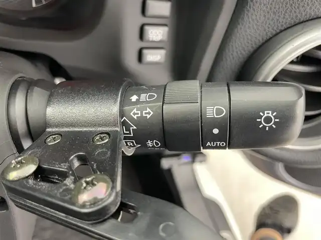 トヨタ ８６ GT 愛知県 2012(平24)年 7.1万km サテンホワイトパール 6速MT/社外ナビ/・フルセグ/・CD/・DVD/・Bluetooth/ETC/Bカメラ/ドライブレコーダー前後/MOMOステアリング/社外18インチAW/純正フロアマット/スマートキー/オートライト/HIDヘッドライト/Pスタート/三点エアバック/横滑り防止装置