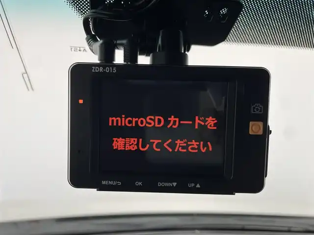 トヨタ ８６ GT 愛知県 2012(平24)年 7.1万km サテンホワイトパール 6速MT/社外ナビ/・フルセグ/・CD/・DVD/・Bluetooth/ETC/Bカメラ/ドライブレコーダー前後/MOMOステアリング/社外18インチAW/純正フロアマット/スマートキー/オートライト/HIDヘッドライト/Pスタート/三点エアバック/横滑り防止装置