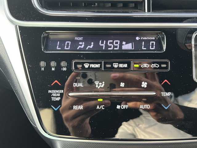 トヨタ エスティマ ハイブリッド アエラス スマート 沖縄県 2018(平30)年 4.5万km ブラック 純正ナビ　/（ＡＭ／ＦＭ／ＣＤ／ＤＶＤ／ＢＴ）　/フルセグＴＶ　/バックモニター　/後席モニター　/パワーシート　/シートヒーター　/エアシート　/レーンキープ　/衝突軽減　/ＥＴＣ　/クルーズコントロール/スマートキー/オートライト/オットマン/横滑り防止/LEDヘッドライト/純正フロアマット/ドラレコ