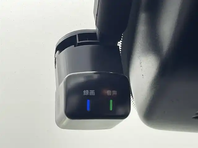 日産 オーラ ニスモ 熊本県 2022(令4)年 1.1万km スーパーブラック ワンオーナー/純正９インチナビ（ＣＤ・ＢＴ・フルセグ・ｉｐｏｄ・ＵＳＢ）/全周囲カメラ　/前方ドライブレコーダー　/ビルトインＥＴＣ　/前後クリアランスソナー　/ブラインドスポットモニター　/衝突軽減ブレーキ　/レーンキープアシスト/横滑り防止/デジタルインナーミラー/オートホールド/純正フロアマット/純正17インチAW/オートライト/オートマチックハイビーム/LEDヘッドライト/フォグランプ/スマートキー/プッシュスタート/スペアキー1本/保証書/取扱説明書