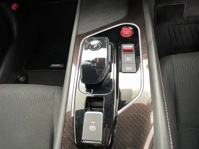 日産 オーラ ニスモ 熊本県 2022(令4)年 1.1万km スーパーブラック ワンオーナー/純正９インチナビ（ＣＤ・ＢＴ・フルセグ・ｉｐｏｄ・ＵＳＢ）/全周囲カメラ　/前方ドライブレコーダー　/ビルトインＥＴＣ　/前後クリアランスソナー　/ブラインドスポットモニター　/衝突軽減ブレーキ　/レーンキープアシスト/横滑り防止/デジタルインナーミラー/オートホールド/純正フロアマット/純正17インチAW/オートライト/オートマチックハイビーム/LEDヘッドライト/フォグランプ/スマートキー/プッシュスタート/スペアキー1本/保証書/取扱説明書