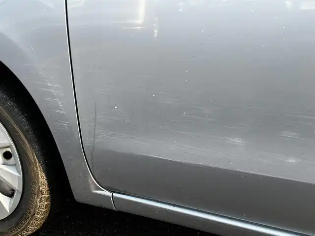 ダイハツ ムーヴ L SA 道央・札幌 2013(平25)年 8.6万km ブライトシルバーメタリック ４WD/純正オーディオ/AM/FM/CD/AUX/衝突被害軽減ブレーキ/横滑り防止装置/ドライブレコーダー/アイドリングストップ/リモコンキー/ハロゲンヘッドライト/ヘッドライトレベライザー/電動格納ミラー/純正フロアマット/ドアバイザー/スペアキー