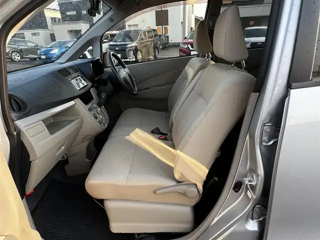 ダイハツ ムーヴ L SA 道央・札幌 2013(平25)年 8.6万km ブライトシルバーメタリック ４WD/純正オーディオ/AM/FM/CD/AUX/衝突被害軽減ブレーキ/横滑り防止装置/ドライブレコーダー/アイドリングストップ/リモコンキー/ハロゲンヘッドライト/ヘッドライトレベライザー/電動格納ミラー/純正フロアマット/ドアバイザー/スペアキー