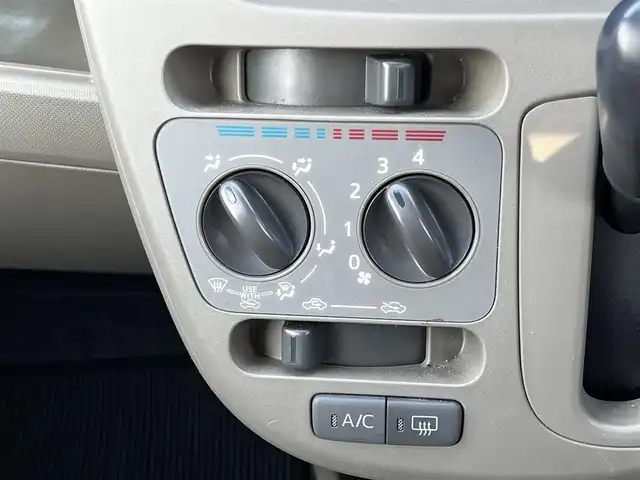 ダイハツ ムーヴ L SA 道央・札幌 2013(平25)年 8.6万km ブライトシルバーメタリック ４WD/純正オーディオ/AM/FM/CD/AUX/衝突被害軽減ブレーキ/横滑り防止装置/ドライブレコーダー/アイドリングストップ/リモコンキー/ハロゲンヘッドライト/ヘッドライトレベライザー/電動格納ミラー/純正フロアマット/ドアバイザー/スペアキー