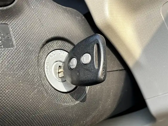 ダイハツ ムーヴ L SA 道央・札幌 2013(平25)年 8.6万km ブライトシルバーメタリック ４WD/純正オーディオ/AM/FM/CD/AUX/衝突被害軽減ブレーキ/横滑り防止装置/ドライブレコーダー/アイドリングストップ/リモコンキー/ハロゲンヘッドライト/ヘッドライトレベライザー/電動格納ミラー/純正フロアマット/ドアバイザー/スペアキー