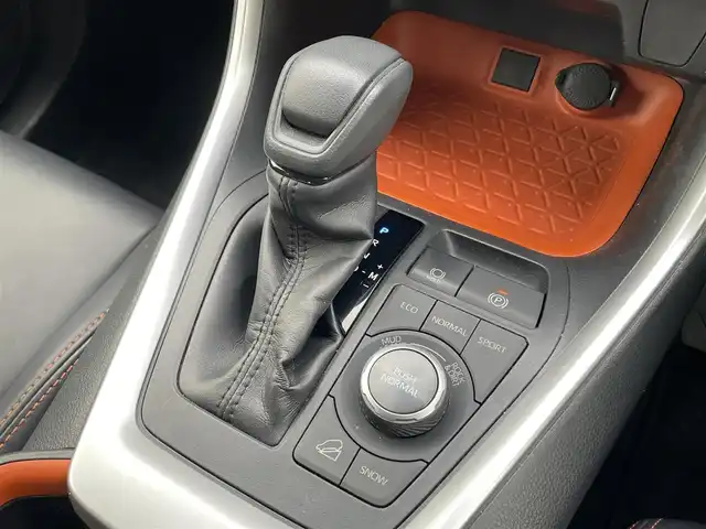 トヨタ ＲＡＶ４ アドベンチャー 福岡県 2019(令1)年 6万km アッシュグレーメタリック/アティチュードブラックマイカ 2トーン 社外9型SDナビ(フルセグTV/CD/DVD/BT)/バックカメラ/ブラインドスポット/オートホールド/コーナーセンサー/電動リア/ドラレコ/クルコン/ETC/USB/ダウンヒル/純正フロアマット/純正LED/スペアキー/プッシュスタート/スマートキー