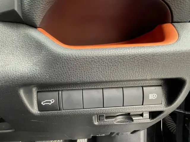 トヨタ ＲＡＶ４ アドベンチャー 福岡県 2019(令1)年 6万km アッシュグレーメタリック/アティチュードブラックマイカ 2トーン 社外9型SDナビ(フルセグTV/CD/DVD/BT)/バックカメラ/ブラインドスポット/オートホールド/コーナーセンサー/電動リア/ドラレコ/クルコン/ETC/USB/ダウンヒル/純正フロアマット/純正LED/スペアキー/プッシュスタート/スマートキー