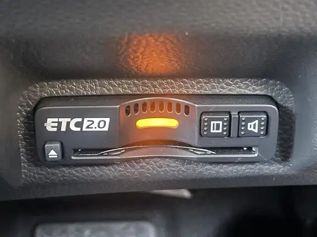 ホンダ ヴェゼル ハイブリッド e:HEV Z 熊本県 2023(令5)年 0.6万km クリスタルブラックパール ホンダセンシング/プッシュスタート/純正ナビ/（フルセグTV・BTオーディオ）/バックカメラ/ビルトインETC/前後ドライブレコーダー/純正18インチAW/レーダークルーズ/ハーフレザーシート/前席シートヒーター/パワーバックドア/パドルシフト/LEDヘッドライト/オートライト/フォグライト/前後コーナーセンサー/横滑り防止装置/ウィンカーミラー/フロアマット/新車保証書/取扱説明書/スマートスペアキー×1本