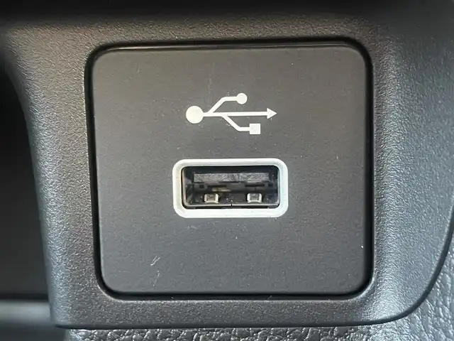 ホンダ ヴェゼル ハイブリッド e:HEV Z 熊本県 2023(令5)年 0.6万km クリスタルブラックパール ホンダセンシング/プッシュスタート/純正ナビ/（フルセグTV・BTオーディオ）/バックカメラ/ビルトインETC/前後ドライブレコーダー/純正18インチAW/レーダークルーズ/ハーフレザーシート/前席シートヒーター/パワーバックドア/パドルシフト/LEDヘッドライト/オートライト/フォグライト/前後コーナーセンサー/横滑り防止装置/ウィンカーミラー/フロアマット/新車保証書/取扱説明書/スマートスペアキー×1本