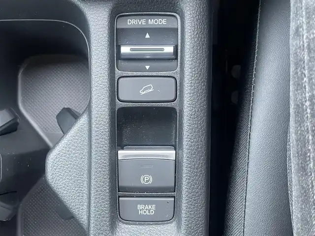 ホンダ ヴェゼル ハイブリッド e:HEV Z 熊本県 2023(令5)年 0.6万km クリスタルブラックパール ホンダセンシング/プッシュスタート/純正ナビ/（フルセグTV・BTオーディオ）/バックカメラ/ビルトインETC/前後ドライブレコーダー/純正18インチAW/レーダークルーズ/ハーフレザーシート/前席シートヒーター/パワーバックドア/パドルシフト/LEDヘッドライト/オートライト/フォグライト/前後コーナーセンサー/横滑り防止装置/ウィンカーミラー/フロアマット/新車保証書/取扱説明書/スマートスペアキー×1本