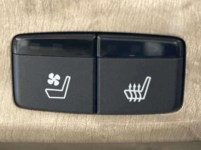 ホンダ レジェンド 宮城県 2018(平30)年 7.8万km スーパープラチナメタリック ホンダセンシング/・衝突軽減ブレーキ/・歩行者事故低減ステアリング/・アダプティブ・クルーズ・コントロール/・車線維持支援システム/・路外逸脱抑制機能/・誤発進抑制機能/・先行車発進お知らせ機能/・標識認識機能/セーフティ・サポートカーS（ワイド）/・ブラインドスポットインフォメーション/・マルチビューカメラシステム/・パーキングセンサーシステム/・後退出庫サポート/・ジュエルアイLEDヘッドライト/・ハイビームサポートシステム/・ヘッドアップディスプレイ/サンルーフ/純正ナビ/・全方位カメラ/・KRELLスピーカー/・純正ETC２．０/本革シート/・ヒートシーター/・エアシート/・パワーシート/・シートメモリー/革巻きステアリング/・ステアリングスイッチ/・ハンドルヒーター/純正アルミホイール/プッシュスタート/・アイドリングストップ/・スマートキー