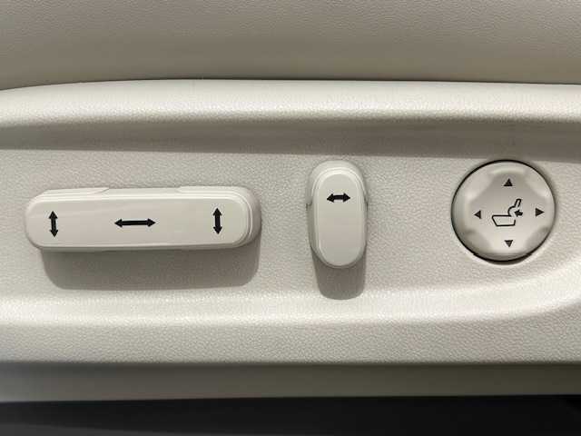 ホンダ レジェンド 宮城県 2018(平30)年 7.8万km スーパープラチナメタリック ホンダセンシング/・衝突軽減ブレーキ/・歩行者事故低減ステアリング/・アダプティブ・クルーズ・コントロール/・車線維持支援システム/・路外逸脱抑制機能/・誤発進抑制機能/・先行車発進お知らせ機能/・標識認識機能/セーフティ・サポートカーS（ワイド）/・ブラインドスポットインフォメーション/・マルチビューカメラシステム/・パーキングセンサーシステム/・後退出庫サポート/・ジュエルアイLEDヘッドライト/・ハイビームサポートシステム/・ヘッドアップディスプレイ/サンルーフ/純正ナビ/・全方位カメラ/・KRELLスピーカー/・純正ETC２．０/本革シート/・ヒートシーター/・エアシート/・パワーシート/・シートメモリー/革巻きステアリング/・ステアリングスイッチ/・ハンドルヒーター/純正アルミホイール/プッシュスタート/・アイドリングストップ/・スマートキー