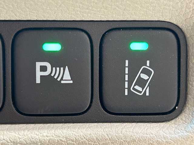 ホンダ レジェンド 宮城県 2018(平30)年 7.8万km スーパープラチナメタリック ホンダセンシング/・衝突軽減ブレーキ/・歩行者事故低減ステアリング/・アダプティブ・クルーズ・コントロール/・車線維持支援システム/・路外逸脱抑制機能/・誤発進抑制機能/・先行車発進お知らせ機能/・標識認識機能/セーフティ・サポートカーS（ワイド）/・ブラインドスポットインフォメーション/・マルチビューカメラシステム/・パーキングセンサーシステム/・後退出庫サポート/・ジュエルアイLEDヘッドライト/・ハイビームサポートシステム/・ヘッドアップディスプレイ/サンルーフ/純正ナビ/・全方位カメラ/・KRELLスピーカー/・純正ETC２．０/本革シート/・ヒートシーター/・エアシート/・パワーシート/・シートメモリー/革巻きステアリング/・ステアリングスイッチ/・ハンドルヒーター/純正アルミホイール/プッシュスタート/・アイドリングストップ/・スマートキー