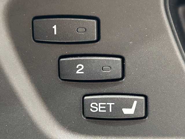 ホンダ レジェンド 宮城県 2018(平30)年 7.8万km スーパープラチナメタリック ホンダセンシング/・衝突軽減ブレーキ/・歩行者事故低減ステアリング/・アダプティブ・クルーズ・コントロール/・車線維持支援システム/・路外逸脱抑制機能/・誤発進抑制機能/・先行車発進お知らせ機能/・標識認識機能/セーフティ・サポートカーS（ワイド）/・ブラインドスポットインフォメーション/・マルチビューカメラシステム/・パーキングセンサーシステム/・後退出庫サポート/・ジュエルアイLEDヘッドライト/・ハイビームサポートシステム/・ヘッドアップディスプレイ/サンルーフ/純正ナビ/・全方位カメラ/・KRELLスピーカー/・純正ETC２．０/本革シート/・ヒートシーター/・エアシート/・パワーシート/・シートメモリー/革巻きステアリング/・ステアリングスイッチ/・ハンドルヒーター/純正アルミホイール/プッシュスタート/・アイドリングストップ/・スマートキー