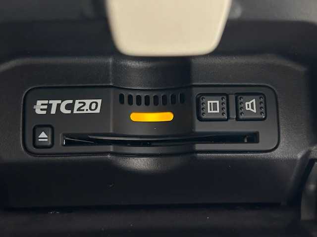 ホンダ レジェンド 宮城県 2018(平30)年 7.8万km スーパープラチナメタリック ホンダセンシング/・衝突軽減ブレーキ/・歩行者事故低減ステアリング/・アダプティブ・クルーズ・コントロール/・車線維持支援システム/・路外逸脱抑制機能/・誤発進抑制機能/・先行車発進お知らせ機能/・標識認識機能/セーフティ・サポートカーS（ワイド）/・ブラインドスポットインフォメーション/・マルチビューカメラシステム/・パーキングセンサーシステム/・後退出庫サポート/・ジュエルアイLEDヘッドライト/・ハイビームサポートシステム/・ヘッドアップディスプレイ/サンルーフ/純正ナビ/・全方位カメラ/・KRELLスピーカー/・純正ETC２．０/本革シート/・ヒートシーター/・エアシート/・パワーシート/・シートメモリー/革巻きステアリング/・ステアリングスイッチ/・ハンドルヒーター/純正アルミホイール/プッシュスタート/・アイドリングストップ/・スマートキー