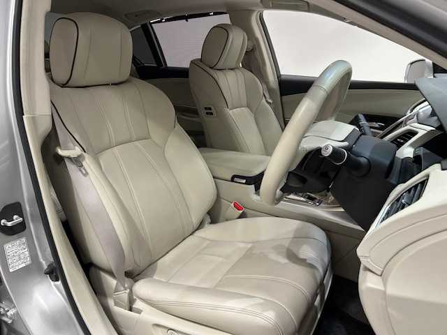 ホンダ レジェンド 宮城県 2018(平30)年 7.8万km スーパープラチナメタリック ホンダセンシング/・衝突軽減ブレーキ/・歩行者事故低減ステアリング/・アダプティブ・クルーズ・コントロール/・車線維持支援システム/・路外逸脱抑制機能/・誤発進抑制機能/・先行車発進お知らせ機能/・標識認識機能/セーフティ・サポートカーS（ワイド）/・ブラインドスポットインフォメーション/・マルチビューカメラシステム/・パーキングセンサーシステム/・後退出庫サポート/・ジュエルアイLEDヘッドライト/・ハイビームサポートシステム/・ヘッドアップディスプレイ/サンルーフ/純正ナビ/・全方位カメラ/・KRELLスピーカー/・純正ETC２．０/本革シート/・ヒートシーター/・エアシート/・パワーシート/・シートメモリー/革巻きステアリング/・ステアリングスイッチ/・ハンドルヒーター/純正アルミホイール/プッシュスタート/・アイドリングストップ/・スマートキー