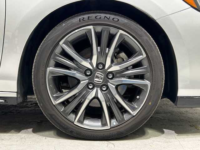 ホンダ レジェンド 宮城県 2018(平30)年 7.8万km スーパープラチナメタリック ホンダセンシング/・衝突軽減ブレーキ/・歩行者事故低減ステアリング/・アダプティブ・クルーズ・コントロール/・車線維持支援システム/・路外逸脱抑制機能/・誤発進抑制機能/・先行車発進お知らせ機能/・標識認識機能/セーフティ・サポートカーS（ワイド）/・ブラインドスポットインフォメーション/・マルチビューカメラシステム/・パーキングセンサーシステム/・後退出庫サポート/・ジュエルアイLEDヘッドライト/・ハイビームサポートシステム/・ヘッドアップディスプレイ/サンルーフ/純正ナビ/・全方位カメラ/・KRELLスピーカー/・純正ETC２．０/本革シート/・ヒートシーター/・エアシート/・パワーシート/・シートメモリー/革巻きステアリング/・ステアリングスイッチ/・ハンドルヒーター/純正アルミホイール/プッシュスタート/・アイドリングストップ/・スマートキー