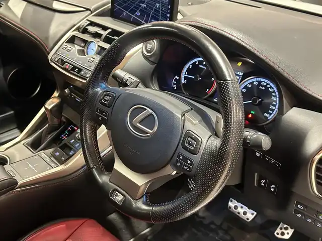 レクサス ＮＸ 300 Fスポーツ 道央・札幌 2018(平30)年 5.5万km ホワイトノーヴァガラスフレーク ムーンルーフ/ルーフレール/三眼フルLEDヘッドランプ/パーキングサポートブレーキ/パノラミックビューモニター/フロントスポイラー(社外)/LexusSafetySystem＋/Fスポーツ専用スポーツシート/シートヒーター/シートベンチレーション/ステアリングヒーター/純正メモリナビ/フルセグTV/CD/DVD/SD/USB/Bluetooth/デジタルインナーミラー/パワーテールゲート