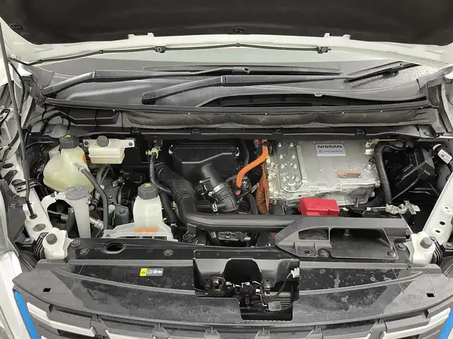 日産 セレナ e－パワー ハイウェイスター V 千葉県 2021(令3)年 3.1万km ブリリアントホワイトパール 2トーン 禁煙車/純正9インチメモリーナビ/ DVD Bluetooth フルセグTV/後方モニター/アラウンドビューモニター/エマージェンシーブレーキ/インテリジェントルームミラー/プロパイロット/ETC2.0/両側電動スライドドア/電動パーキングブレーキ/オートホールド/電動格納サイドミラー/リアサンシェード/前後コーナーセンサー/ウィンカーミラー/プッシュスタート/LEDヘッドライト（オートライト）/フォグランプ