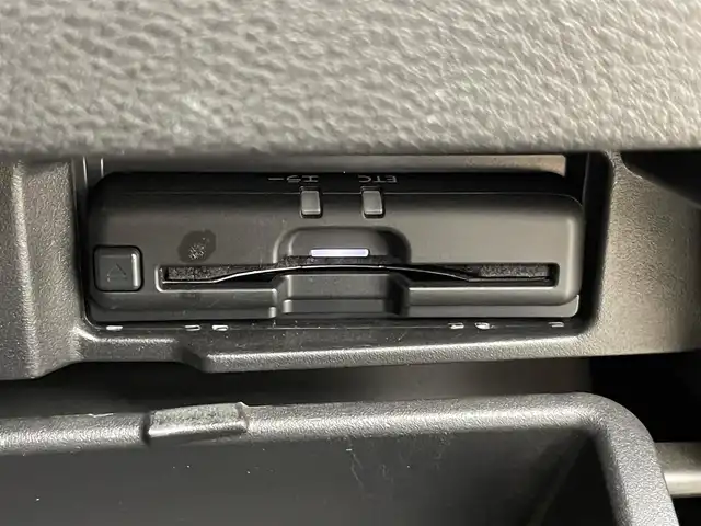 日産 セレナ e－パワー ハイウェイスター V 千葉県 2021(令3)年 3.1万km ブリリアントホワイトパール 2トーン 禁煙車/純正9インチメモリーナビ/ DVD Bluetooth フルセグTV/後方モニター/アラウンドビューモニター/エマージェンシーブレーキ/インテリジェントルームミラー/プロパイロット/ETC2.0/両側電動スライドドア/電動パーキングブレーキ/オートホールド/電動格納サイドミラー/リアサンシェード/前後コーナーセンサー/ウィンカーミラー/プッシュスタート/LEDヘッドライト（オートライト）/フォグランプ