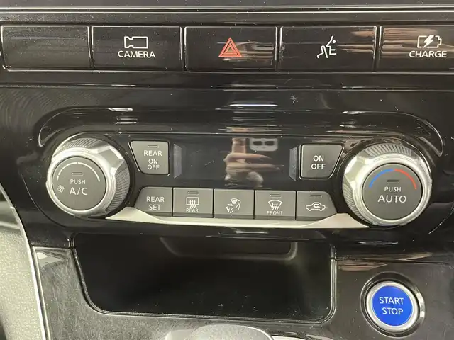 日産 セレナ e－パワー ハイウェイスター V 千葉県 2021(令3)年 3.1万km ブリリアントホワイトパール 2トーン 禁煙車/純正9インチメモリーナビ/ DVD Bluetooth フルセグTV/後方モニター/アラウンドビューモニター/エマージェンシーブレーキ/インテリジェントルームミラー/プロパイロット/ETC2.0/両側電動スライドドア/電動パーキングブレーキ/オートホールド/電動格納サイドミラー/リアサンシェード/前後コーナーセンサー/ウィンカーミラー/プッシュスタート/LEDヘッドライト（オートライト）/フォグランプ