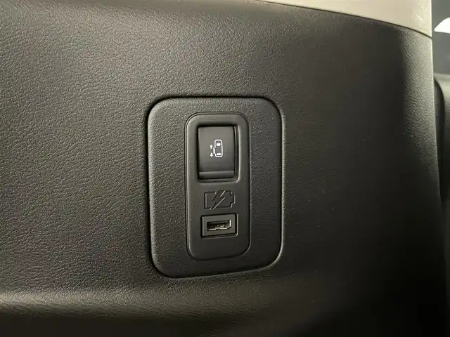 日産 セレナ e－パワー ハイウェイスター V 千葉県 2021(令3)年 3.1万km ブリリアントホワイトパール 2トーン 禁煙車/純正9インチメモリーナビ/ DVD Bluetooth フルセグTV/後方モニター/アラウンドビューモニター/エマージェンシーブレーキ/インテリジェントルームミラー/プロパイロット/ETC2.0/両側電動スライドドア/電動パーキングブレーキ/オートホールド/電動格納サイドミラー/リアサンシェード/前後コーナーセンサー/ウィンカーミラー/プッシュスタート/LEDヘッドライト（オートライト）/フォグランプ