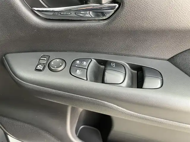 日産 セレナ e－パワー ハイウェイスター V 千葉県 2021(令3)年 3.1万km ブリリアントホワイトパール 2トーン 禁煙車/純正9インチメモリーナビ/ DVD Bluetooth フルセグTV/後方モニター/アラウンドビューモニター/エマージェンシーブレーキ/インテリジェントルームミラー/プロパイロット/ETC2.0/両側電動スライドドア/電動パーキングブレーキ/オートホールド/電動格納サイドミラー/リアサンシェード/前後コーナーセンサー/ウィンカーミラー/プッシュスタート/LEDヘッドライト（オートライト）/フォグランプ