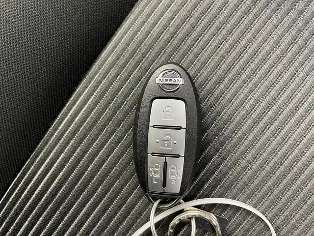 日産 セレナ e－パワー ハイウェイスター V 千葉県 2021(令3)年 3.1万km ブリリアントホワイトパール 2トーン 禁煙車/純正9インチメモリーナビ/ DVD Bluetooth フルセグTV/後方モニター/アラウンドビューモニター/エマージェンシーブレーキ/インテリジェントルームミラー/プロパイロット/ETC2.0/両側電動スライドドア/電動パーキングブレーキ/オートホールド/電動格納サイドミラー/リアサンシェード/前後コーナーセンサー/ウィンカーミラー/プッシュスタート/LEDヘッドライト（オートライト）/フォグランプ