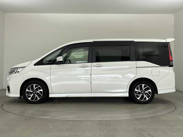 ホンダ ステップワゴン スパーダ ホンダセンシング 兵庫県 2018(平30)年 9.1万km プラチナホワイトパール ・純正9インチナビ/・CD・DVD・TV・SV・BT・USB・Apple　Carplay)/・衝突軽減ブレーキ/・アダプティブクルーズコントロール/・レーンキーピングアシスト/・標識認識機能/・先行者発進お知らせ/・ビルトインETC/・純正ドライブレコーダー/・パドルシフト/・2列目サンシェード/・ECON/・純正16インチホイール/・オートレベリングLEDヘッドライト/・プッシュスタート/・スマートキー/・スペアキー