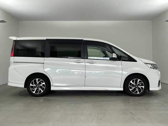 ホンダ ステップワゴン スパーダ ホンダセンシング 兵庫県 2018(平30)年 9.1万km プラチナホワイトパール ・純正9インチナビ/・CD・DVD・TV・SV・BT・USB・Apple　Carplay)/・衝突軽減ブレーキ/・アダプティブクルーズコントロール/・レーンキーピングアシスト/・標識認識機能/・先行者発進お知らせ/・ビルトインETC/・純正ドライブレコーダー/・パドルシフト/・2列目サンシェード/・ECON/・純正16インチホイール/・オートレベリングLEDヘッドライト/・プッシュスタート/・スマートキー/・スペアキー