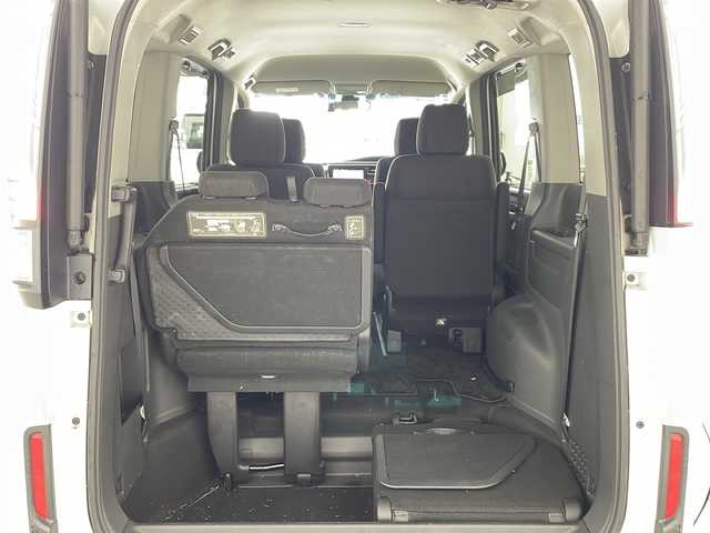 ホンダ ステップワゴン スパーダ ホンダセンシング 兵庫県 2018(平30)年 9.1万km プラチナホワイトパール ・純正9インチナビ/・CD・DVD・TV・SV・BT・USB・Apple　Carplay)/・衝突軽減ブレーキ/・アダプティブクルーズコントロール/・レーンキーピングアシスト/・標識認識機能/・先行者発進お知らせ/・ビルトインETC/・純正ドライブレコーダー/・パドルシフト/・2列目サンシェード/・ECON/・純正16インチホイール/・オートレベリングLEDヘッドライト/・プッシュスタート/・スマートキー/・スペアキー