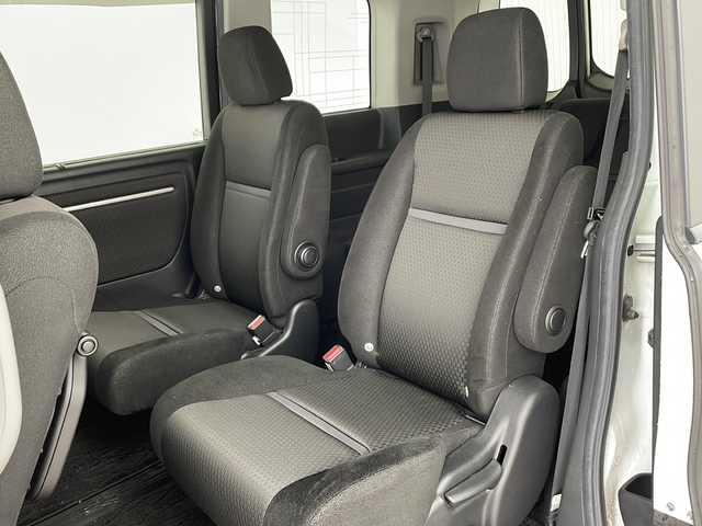 ホンダ ステップワゴン スパーダ ホンダセンシング 兵庫県 2018(平30)年 9.1万km プラチナホワイトパール ・純正9インチナビ/・CD・DVD・TV・SV・BT・USB・Apple　Carplay)/・衝突軽減ブレーキ/・アダプティブクルーズコントロール/・レーンキーピングアシスト/・標識認識機能/・先行者発進お知らせ/・ビルトインETC/・純正ドライブレコーダー/・パドルシフト/・2列目サンシェード/・ECON/・純正16インチホイール/・オートレベリングLEDヘッドライト/・プッシュスタート/・スマートキー/・スペアキー