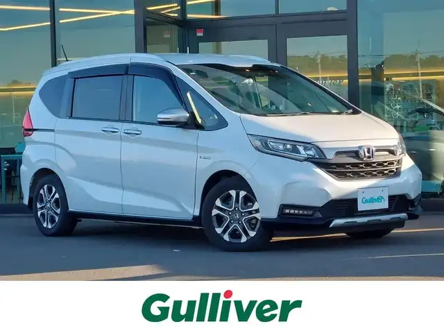 ホンダ フリード＋ ハイブリット クロスター ホンダセンシング 東京都 2021(令3)年 6.5万km プラチナホワイトパール 純正9インチナビ/フルセグ/バックカメラ/ビルトインETC/両側パワースライドドア/ハーフレザーシート/シートヒーター/Cパッケージ/衝突軽減ブレーキ/レーンキープアシスト/レーダークルーズコントロール/コーナーセンサー/スマートキー/LEDヘッドライト