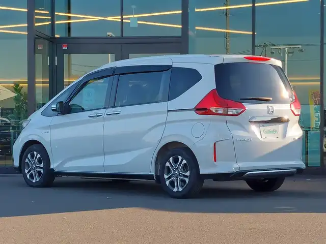 ホンダ フリード＋ ハイブリット クロスター ホンダセンシング 東京都 2021(令3)年 6.5万km プラチナホワイトパール 純正9インチナビ/フルセグ/バックカメラ/ビルトインETC/両側パワースライドドア/ハーフレザーシート/シートヒーター/Cパッケージ/衝突軽減ブレーキ/レーンキープアシスト/レーダークルーズコントロール/コーナーセンサー/スマートキー/LEDヘッドライト