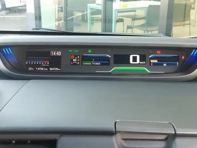 ホンダ フリード＋ ハイブリット クロスター ホンダセンシング 東京都 2021(令3)年 6.5万km プラチナホワイトパール 純正9インチナビ/フルセグ/バックカメラ/ビルトインETC/両側パワースライドドア/ハーフレザーシート/シートヒーター/Cパッケージ/衝突軽減ブレーキ/レーンキープアシスト/レーダークルーズコントロール/コーナーセンサー/スマートキー/LEDヘッドライト