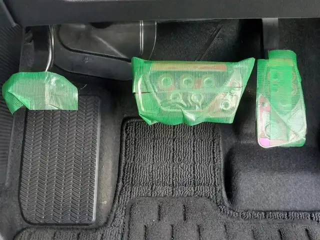 ホンダ フリード＋ ハイブリット クロスター ホンダセンシング 東京都 2021(令3)年 6.5万km プラチナホワイトパール 純正9インチナビ/フルセグ/バックカメラ/ビルトインETC/両側パワースライドドア/ハーフレザーシート/シートヒーター/Cパッケージ/衝突軽減ブレーキ/レーンキープアシスト/レーダークルーズコントロール/コーナーセンサー/スマートキー/LEDヘッドライト